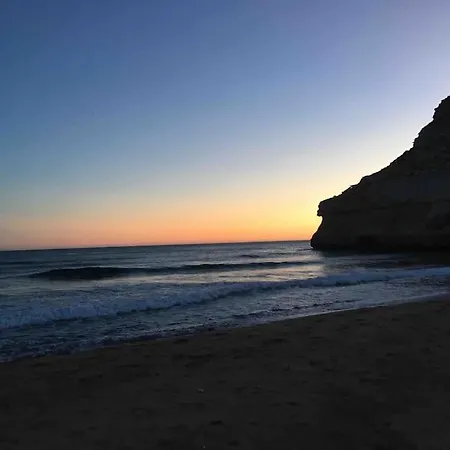 Vakantiehuis Three Bedroom House By The Sea *