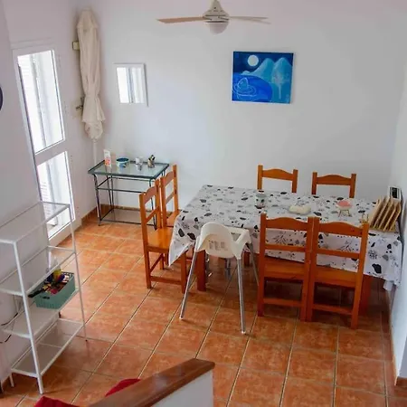 Three Bedroom House By The Sea Vakantiehuis *